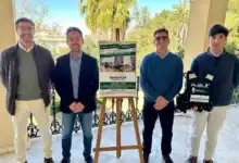 David González, Juan Luis Guerra, Luis López y Ramón Picón presentan el cartel de los cursos gratuitos de vela en Sanlúcar de Barrameda.