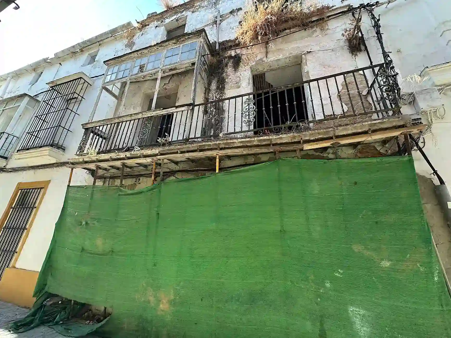 Edificio histórico en calle Francos 29 para licitación pública de uso residencial.