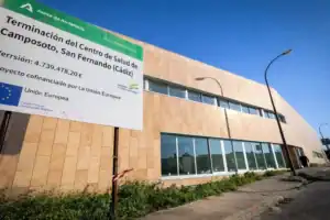 Centro de Salud Camposoto en San Fernando, Cádiz, inaugurado tras años de espera. Moderno edificio s.