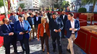 La alcaldesa de Jerez, María José García-Pelayo, y el presidente de la Unión de Hermandades, José Manuel García Cordero, supervisan la Carrera Oficial de la Semana Santa de Jerez 2026.