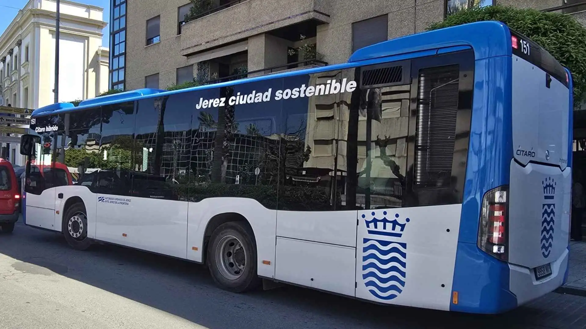 Autobús urbano de Jerez para el dispositivo especial de Semana Santa 2026.