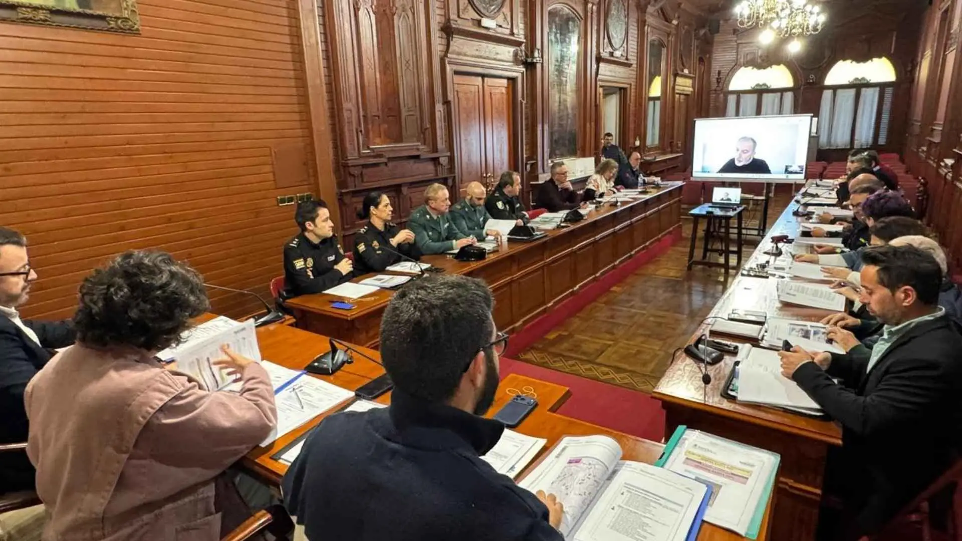 Reunión de la Junta Local de Seguridad de Sanlúcar presidida por la alcaldesa Carmen Álvarez para el plan de Semana Santa.