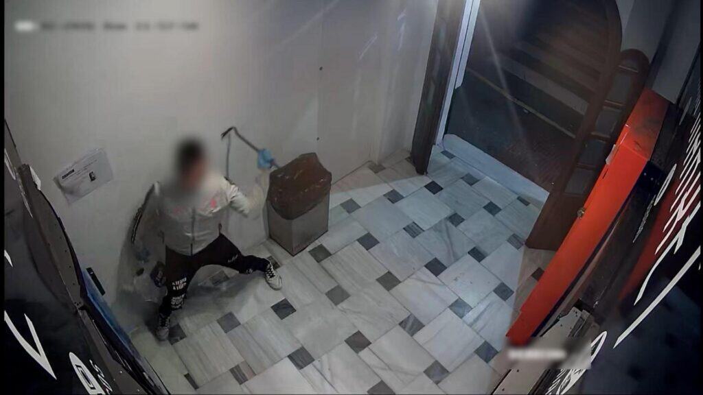 Sujeto arrestado en Villamartín tras una ola de 7 robos, capturado por la Guardia Civil en un operat.