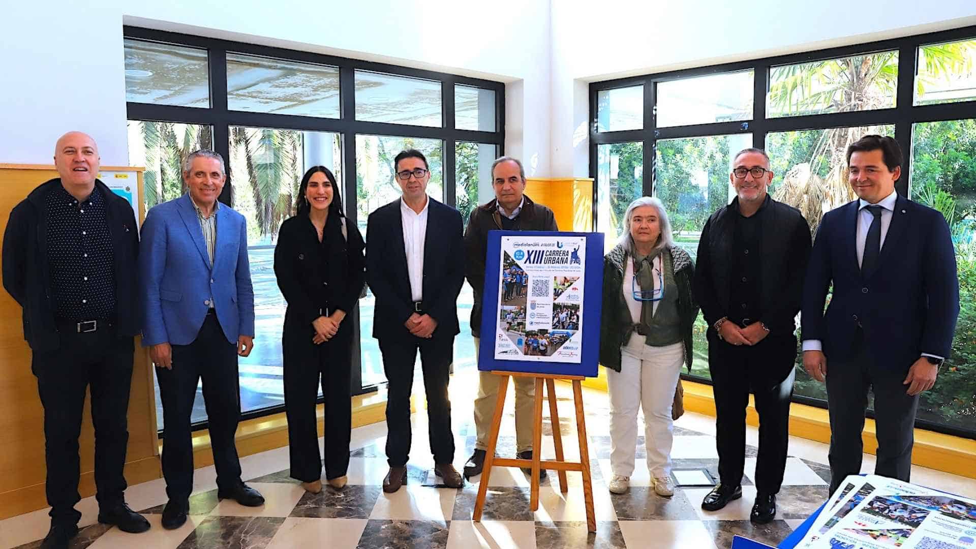 Participantes en la Carrera Urbana de Jerez, evento solidario en la Laguna de Torrox.