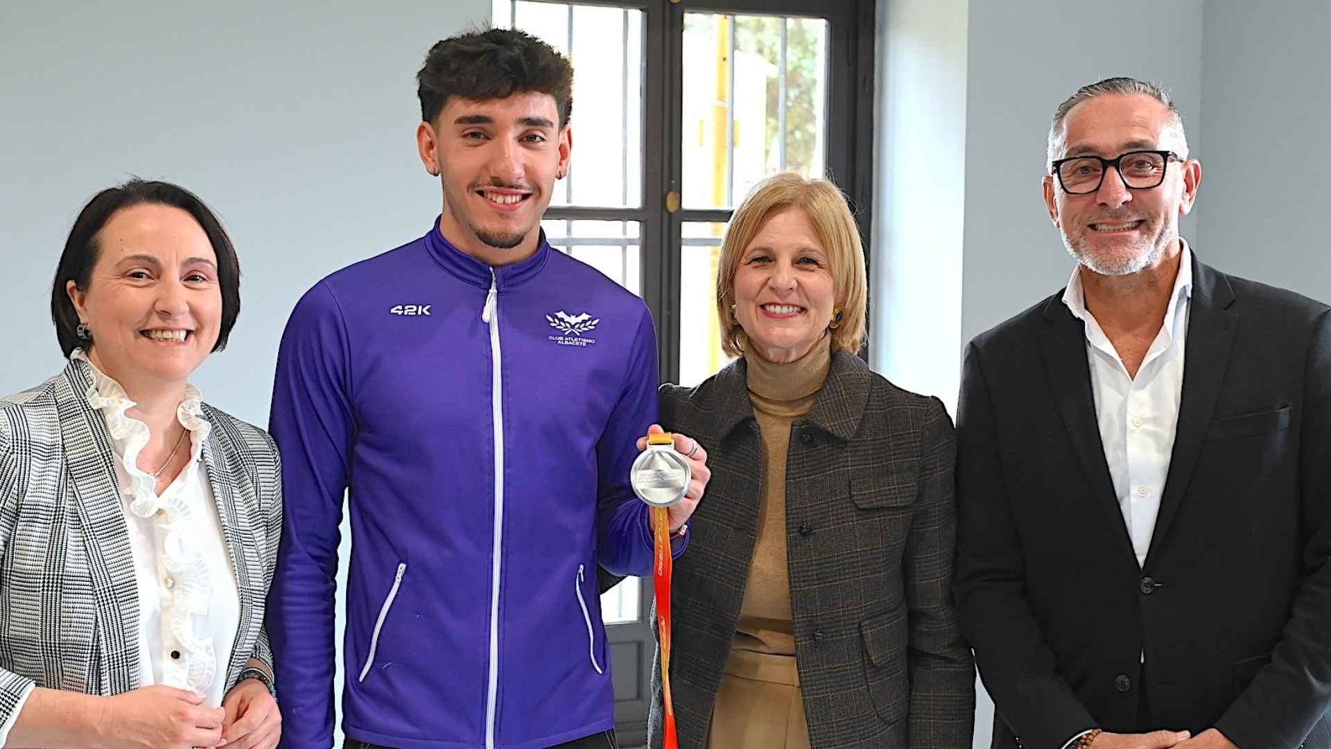 Recepción oficial de la alcaldesa María José García-Pelayo al pertiguista jerezano Manu Sánchez Montoro.