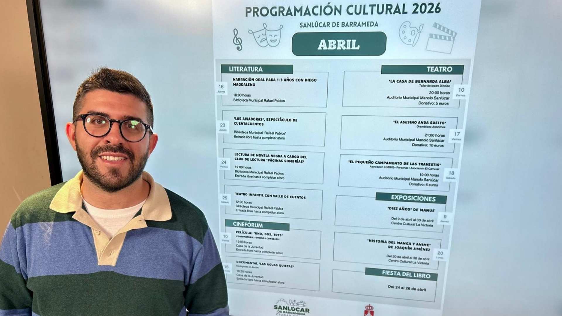 El delegado Narciso Vital presenta el cartel de la programación cultural de abril 2026 en Sanlúcar de Barrameda.