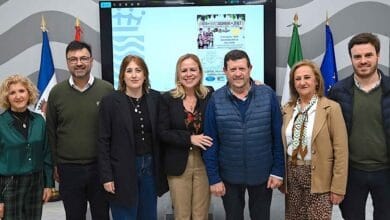 Grupo de personas en evento solidario en Jerez por el Día del Síndrome de Down.