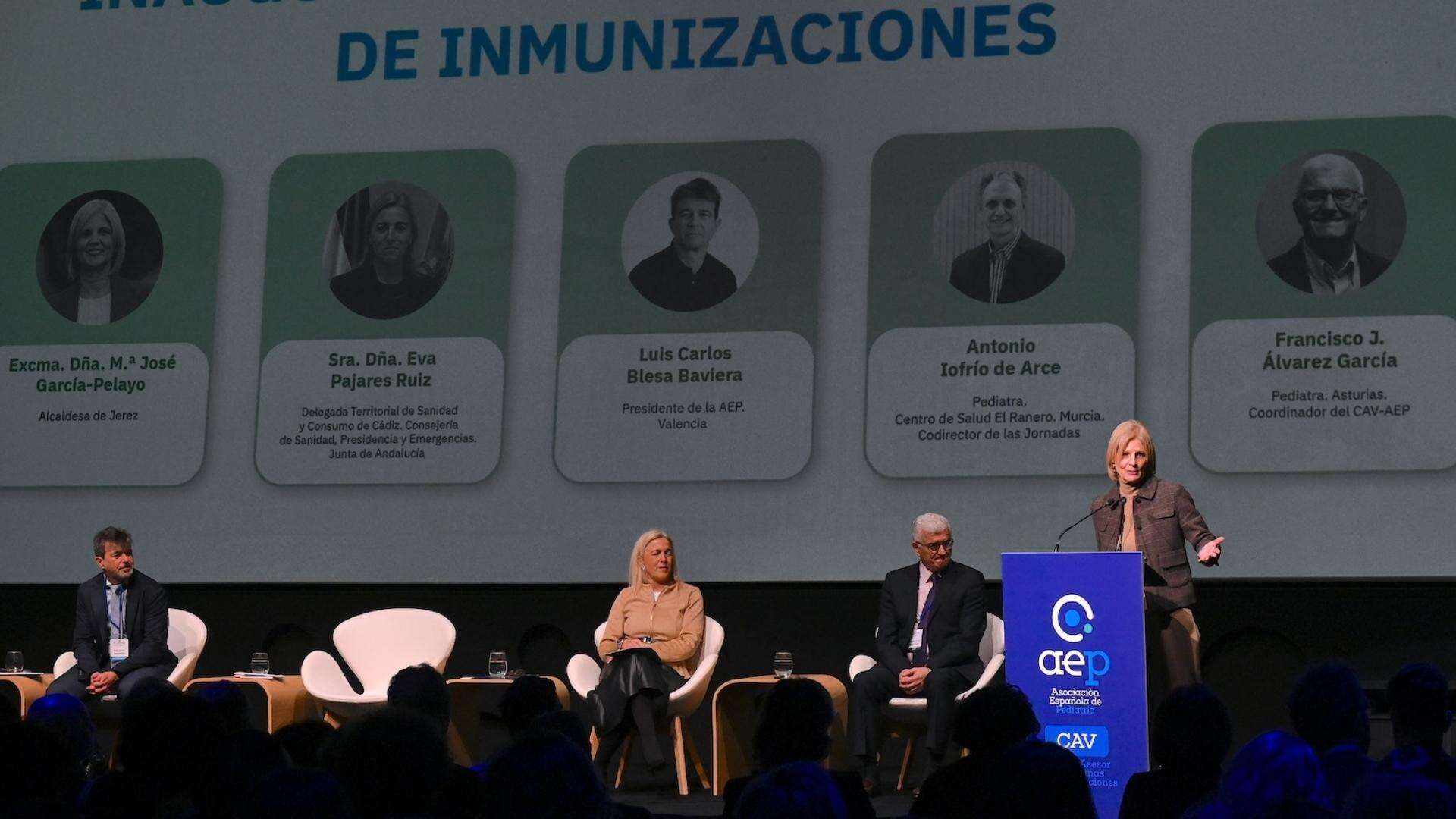 Debate en Jerez sobre salud infantil y vacunaciones en las XVII Jornadas de la AEP. Expertos discute.