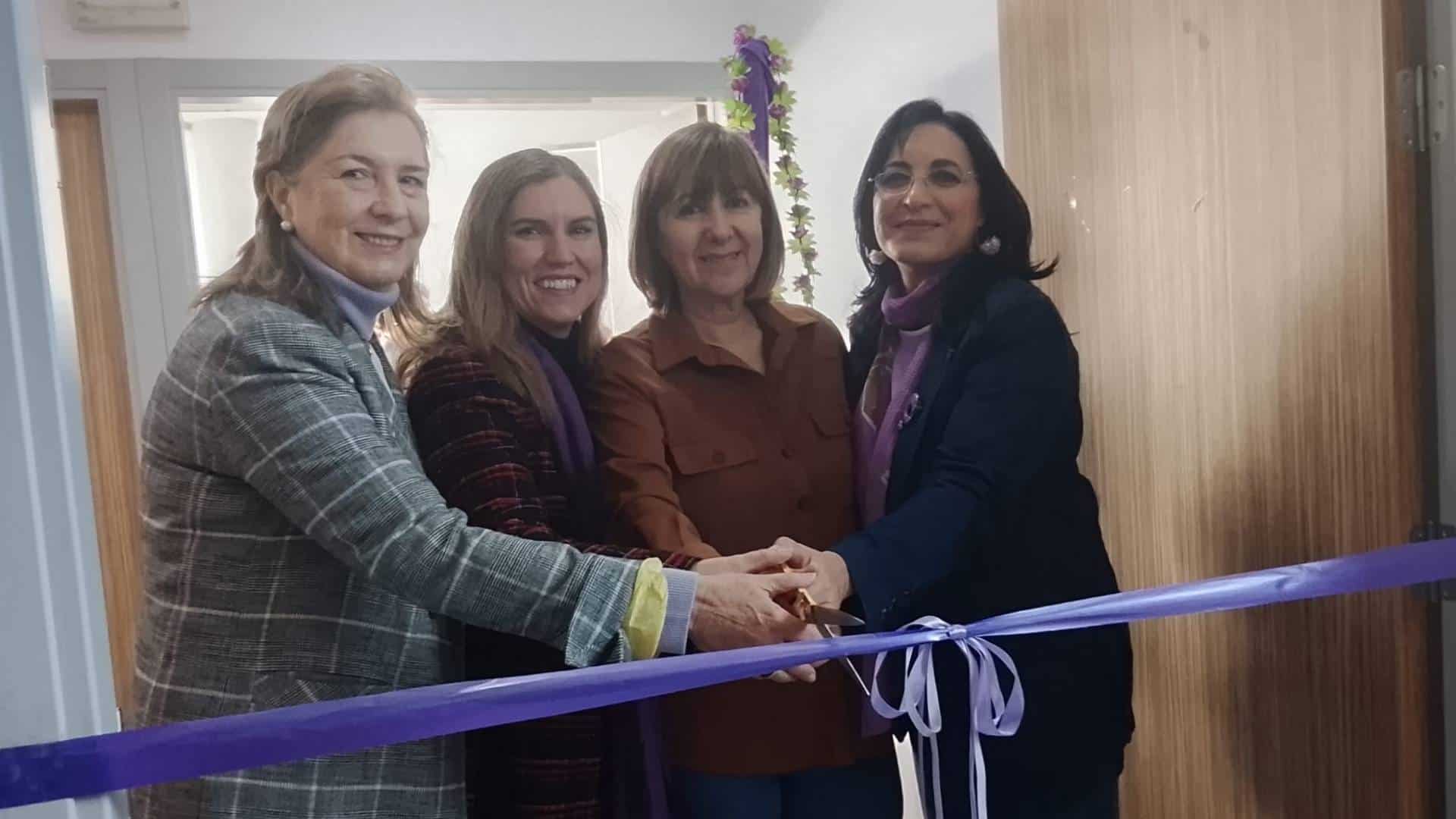 Mujeres en la inauguración de la exposición ‘Feminismo. Más de 300 años de historia’ en Jerez.