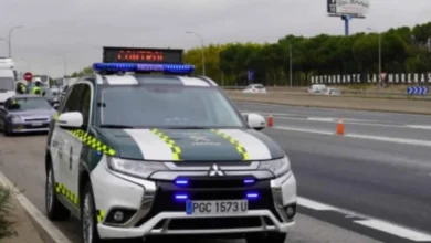 Vehículo de la Guardia Civil durante el operativo contra un punto de venta de drogas en Chiclana.