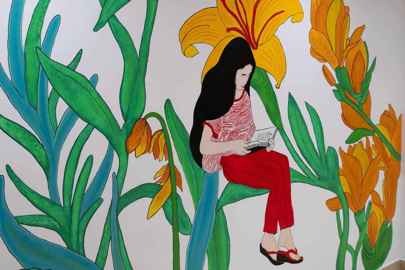 Mural de Gloria Garrastazul en la Biblioteca Santa María.