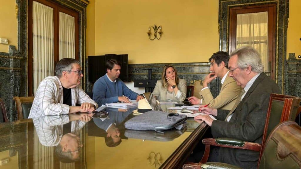 Jurado del XVI Premio Iberoamericano de Poesía Hermanos Machado en Sevilla presidido por Angie Moreno.