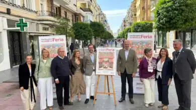 Presentación de la segunda edición de Los Remedios se viste de Feria en la calle Asunción con Manuel Alés.