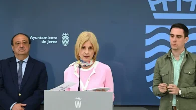 La alcaldesa de Jerez, María José García-Pelayo, durante la rueda de prensa sobre la adjudicación de obras en la calle Larga y el Pabellón Kiko Narváez.