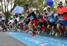 Cartel oficial del Zurich Maratón de Sevilla 2027 con información sobre la apertura de inscripciones el 9 de abril.