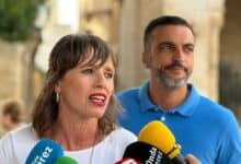 Laura Álvarez, candidata número 4 del PSOE por Cádiz para las elecciones andaluzas de 2026, atendiendo a los medios de comunicación en Jerez.