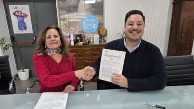 José Luis García en la firma del convenio entre el Ayuntamiento de Sevilla y Proyecto Hombre para el tratamiento de adicciones.