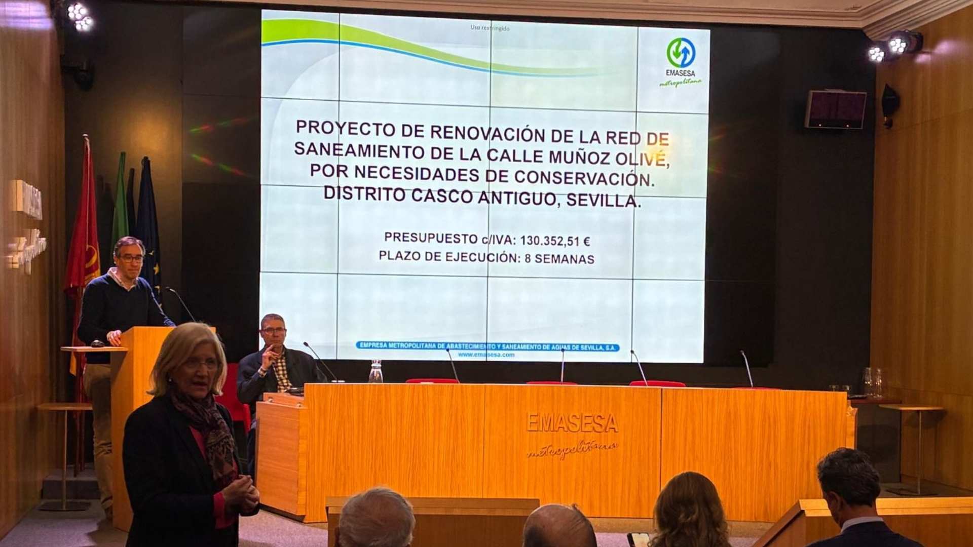 Presentación del proyecto de EMASESA para la renovación de la red de saneamiento en la calle Muñoz Olivé, Sevilla.