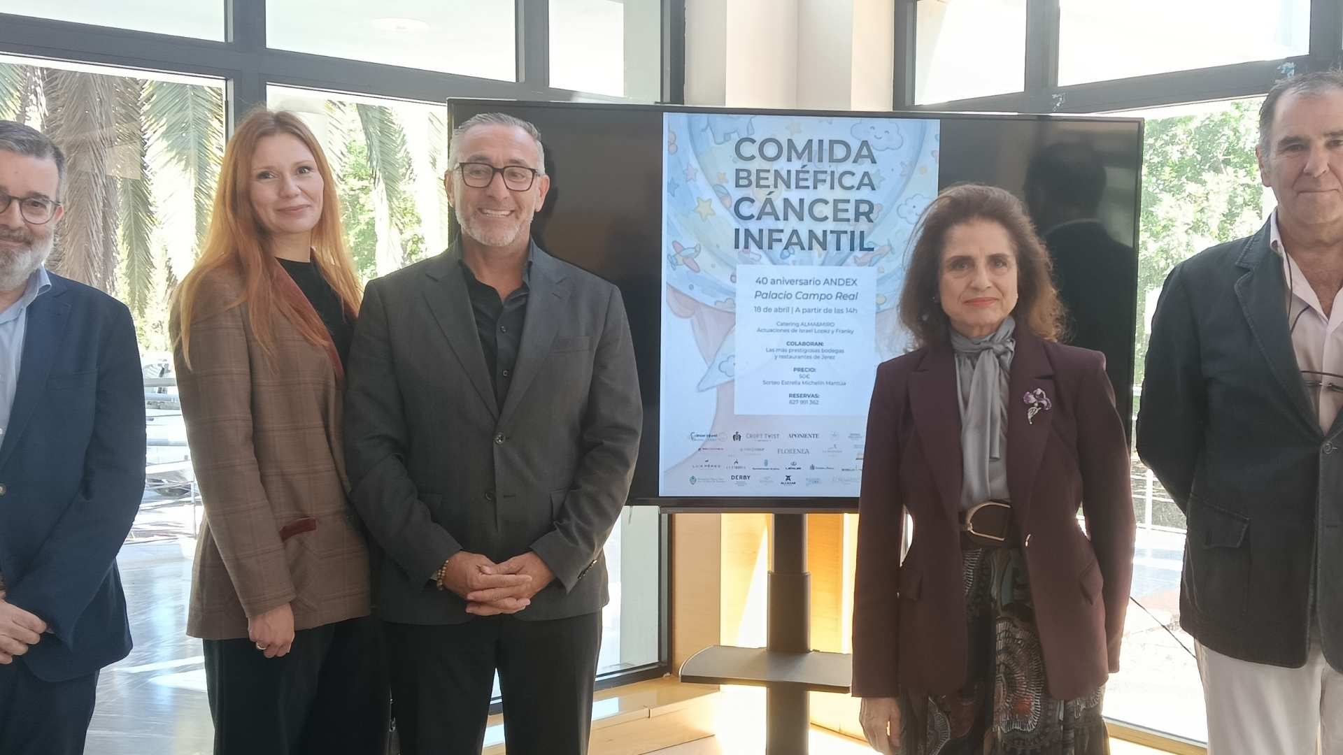 Presentación de la comida benéfica por el 40 aniversario de Andex con Tomás Sampalo y representantes de la asociación en Jerez.