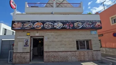Fachada del Bar San José en Jerez de la Frontera, famoso por sus caracoles lavados con ozono.