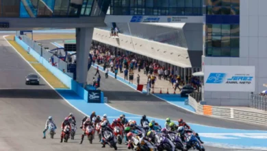 Salida de una carrera de motociclismo en la recta principal del Circuito de Jerez-Ángel Nieto.