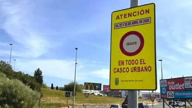 Señal informativa del Ayuntamiento de Jerez prohibiendo la circulación de quads en todo el casco urbano durante el GP de España 2026.
