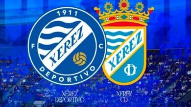Escudos del Xerez Deportivo FC y Xerez CD sobre el fondo del Estadio Municipal de Chapín para el derbi de 2026.