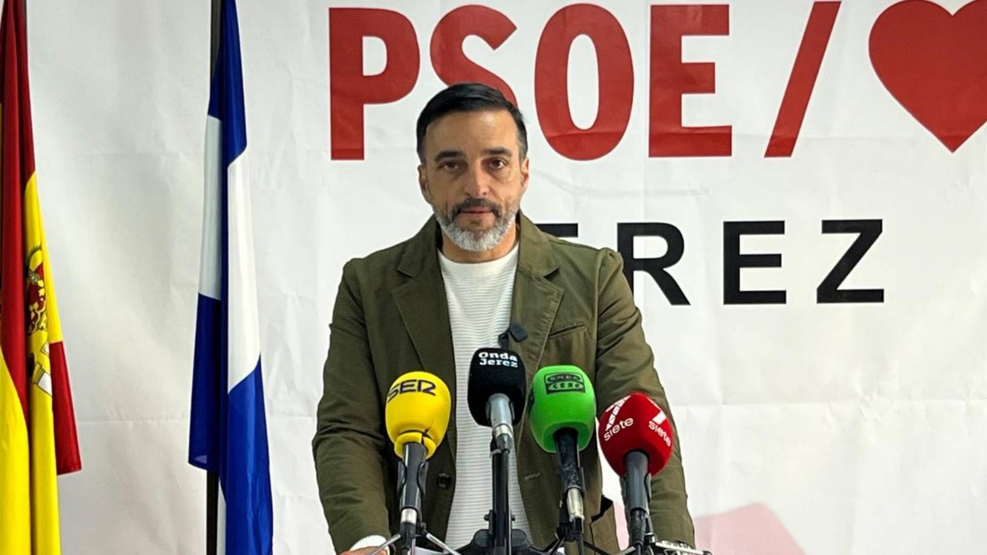 José Antonio Díaz del PSOE de Jerez en rueda de prensa sobre la carretera A-2005 y accesos al Circuito de Jerez.