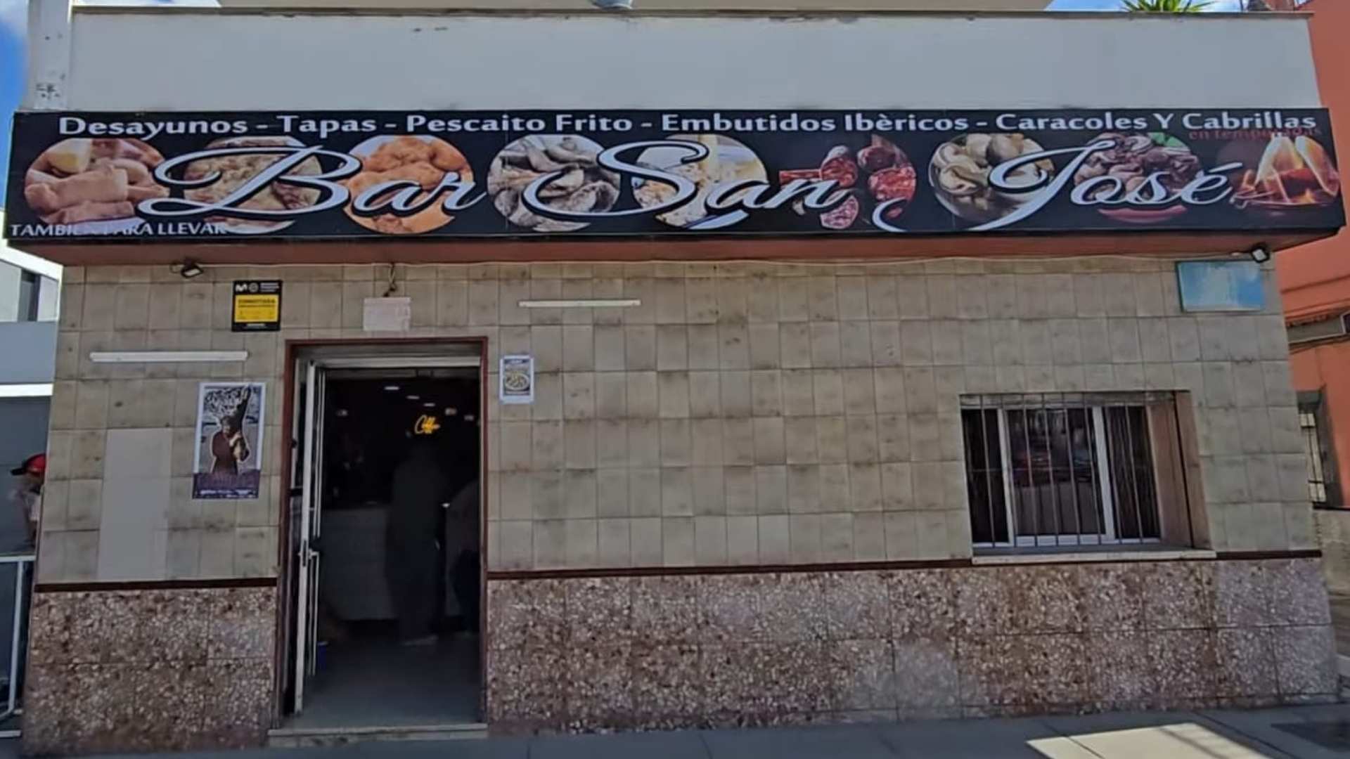 Fachada del Bar San José en Jerez, famoso por sus caracoles y pescado frito.