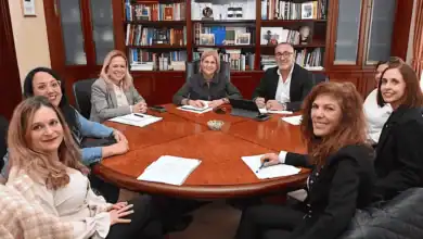 María José García-Pelayo en una reunión con la Asociación Uniper sobre enfermedades raras en Jerez.