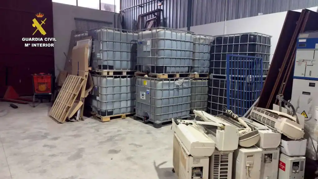 Depósitos de combustible incautados por la Guardia Civil en la operación contra el fraude de hidrocarburos.