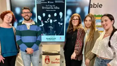Presentación de la obra La casa de Bernarda Alba en Sanlúcar con Narciso Vital y el taller Dioniso.