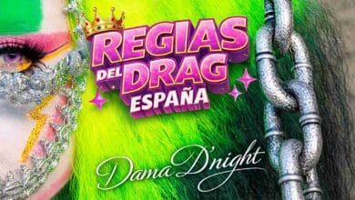 Close-up of drag performer with neon green and black hair, ornate silver chain, and vivid makeup, featuring the logo “Regias del Drag España” partially behind the chain and elegant signature “Dama D’night.”