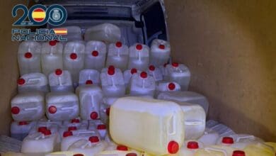 Garrafas de combustible incautadas en furgoneta en la AP-4 Jerez