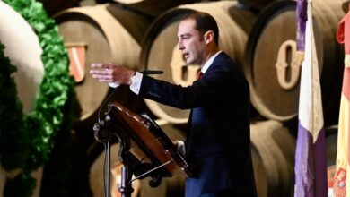 Antonio Gallardo Monje durante el Pregón del Rocío de Jerez 2026 en la Bodega de La Concha.