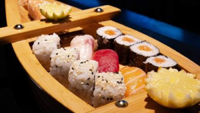 Variedad de sushi fresco en Hikari Sushi Jerez, el mejor buffet asiático de la provincia.