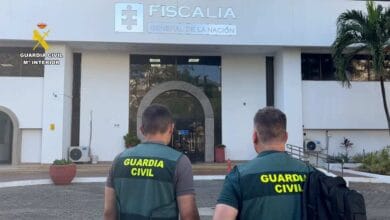 Agentes de la Guardia Civil frente a la Fiscalía de Colombia por el caso del asesinato de Ambrosio en Ubrique.