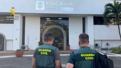 Agentes de la Guardia Civil frente a la Fiscalía de Colombia por el caso del asesinato de Ambrosio en Ubrique.