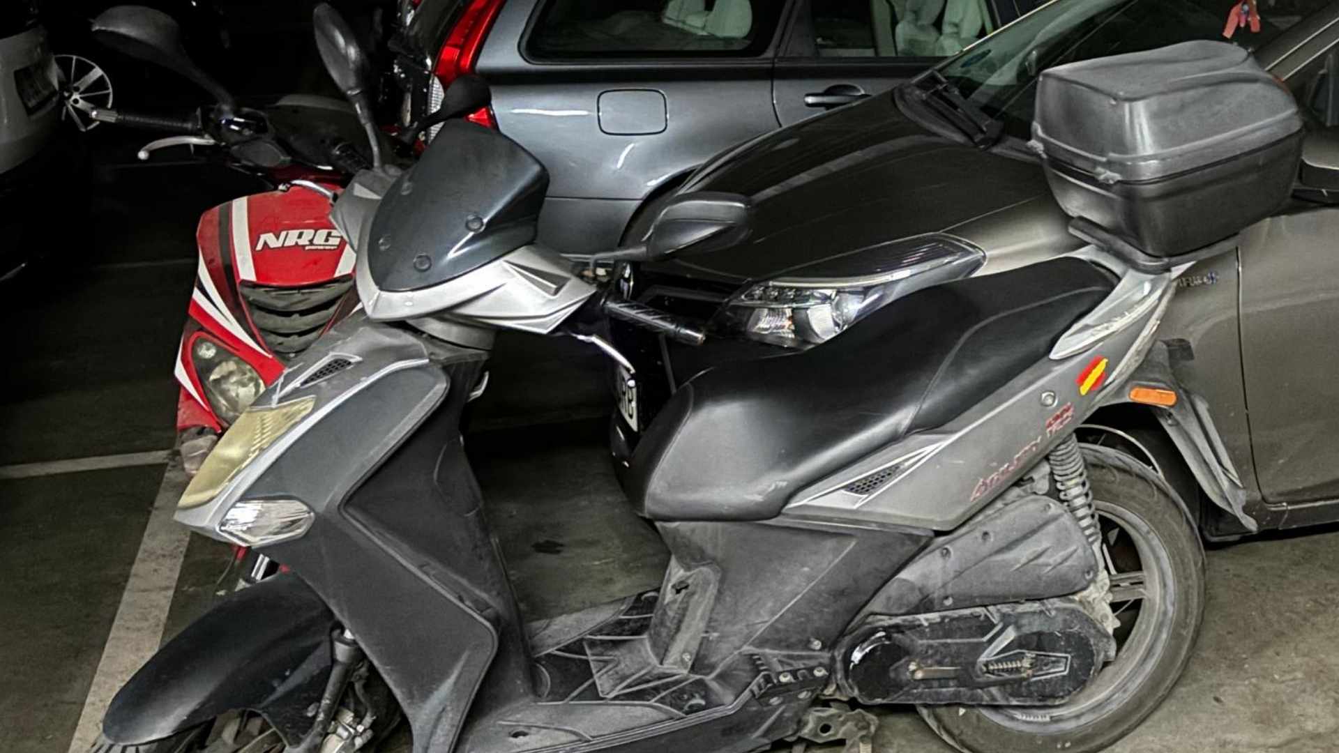 Moto robada en los garajes del Almendral en Jerez de la Frontera.