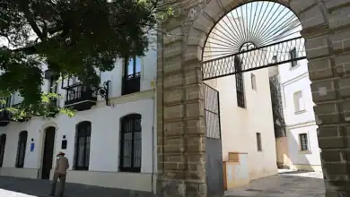 Fachada y acceso al Claustro Chico del Convento de Santo Domingo, futura sede de la Hermandad del Rocío Jerez