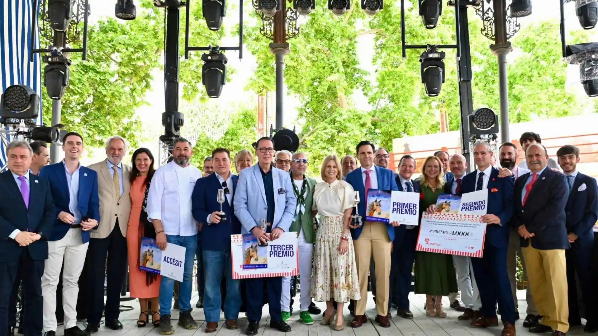 Entrega de premios del Concurso de Casetas de la Feria del Caballo 2026 en Jerez con la alcaldesa María José García-Pelayo y los ganadores.