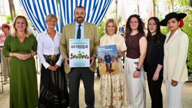 María José García-Pelayo y Bosco Torremocha presentan los carteles de consumo responsable para la Feria del Caballo 2026.