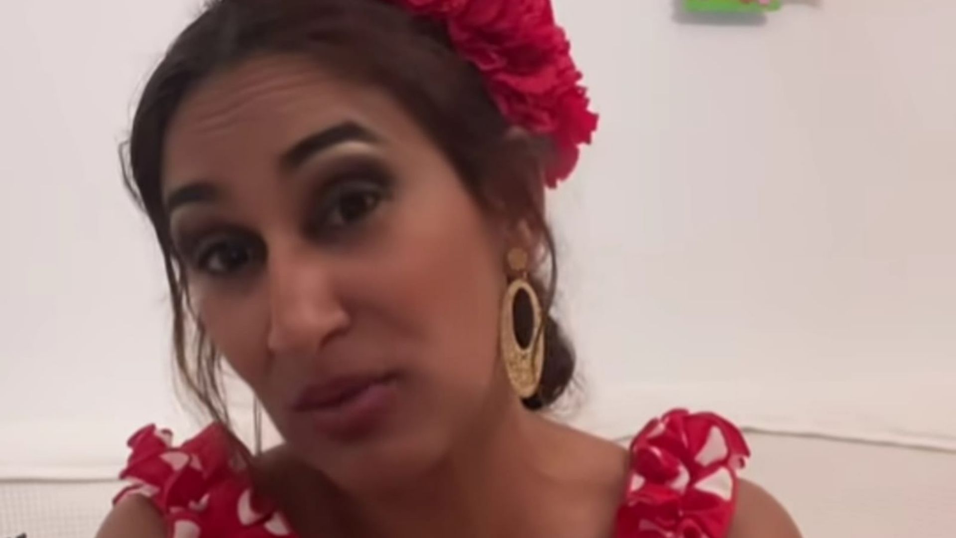 Mujer gitana denunciando discriminación en la Feria de Jerez 2026