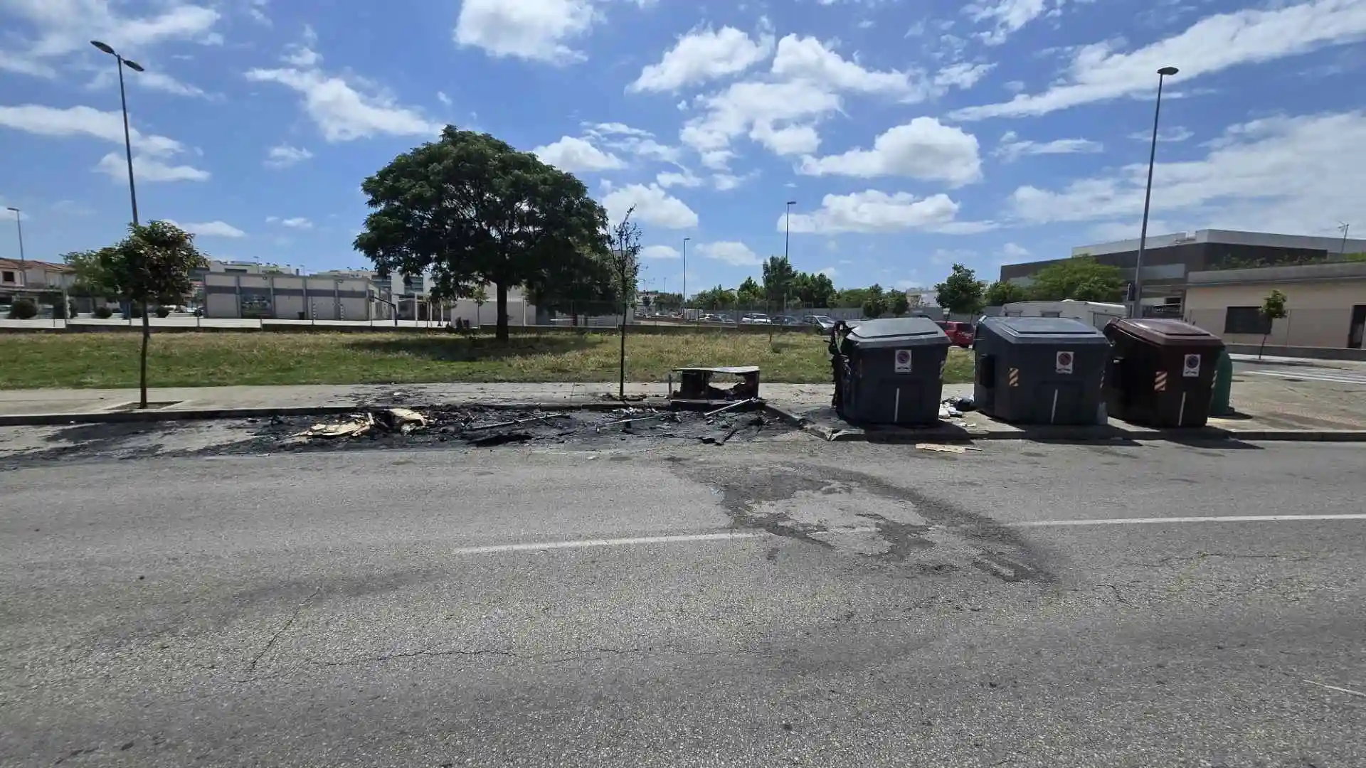 Contenedores quemados por vandalismo en San José Obrero Jerez