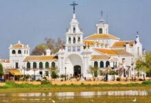 Santuario de Nuestra Señora del Rocío en la aldea de Almonte
