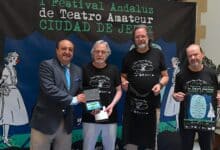 Cuatro hombres en un escenario en el Festival Andaluz de Teatro Amateur en Jerez.