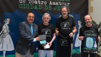 Cuatro hombres en un escenario en el Festival Andaluz de Teatro Amateur en Jerez.