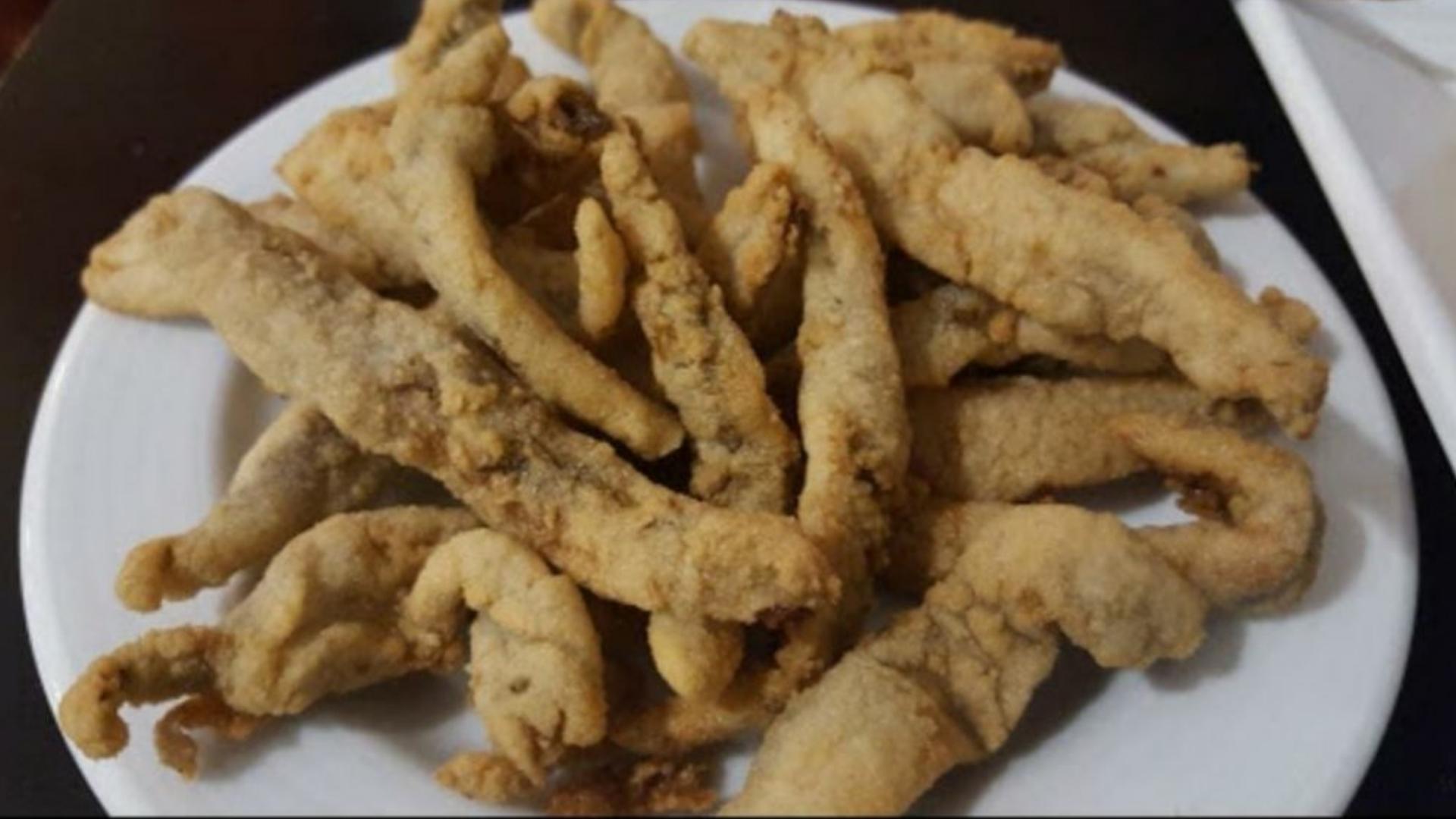Plato de boquerones en adobo de Blanco Cerrillo, uno de los mejores bares de tapas de Sevilla