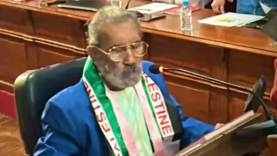 El concejal Antonio Barba Jiménez durante una sesión en el pleno del Ayuntamiento de Sanlúcar de Barrameda.