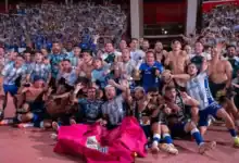 "Jugadores del Málaga CF celebrando el ascenso a Primera División en el estadio.